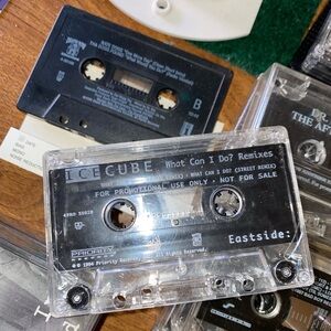 Ice Cube What Can I Do? (Cass, Single, Promo)
Media: Very Good Plus (VG+)
